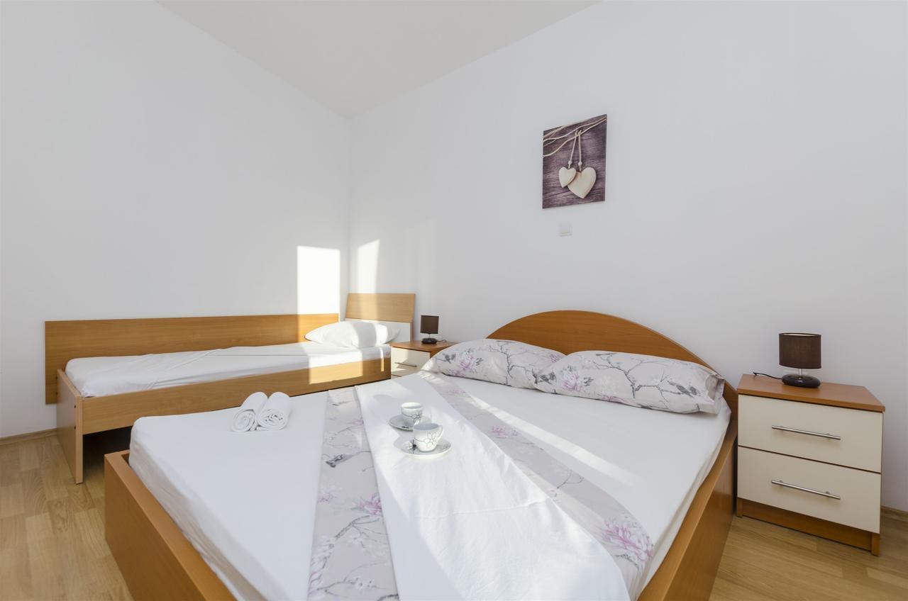 Apartments Srecko Duce Exterior photo